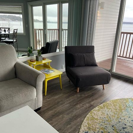 Beachside 216 With Pool Hot Tub And Private Deck Overlooking East Bay Traverse City Exterior photo