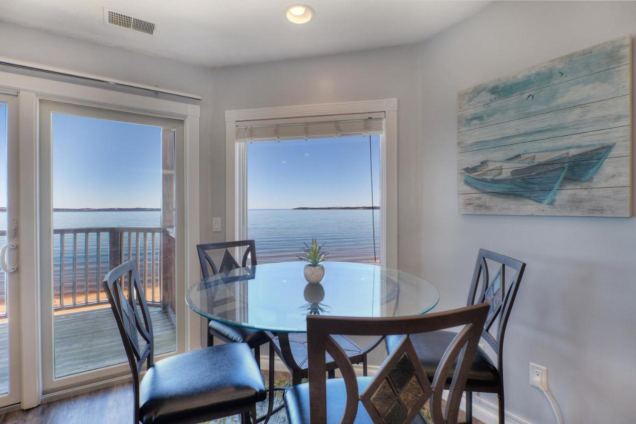 Beachside 216 With Pool Hot Tub And Private Deck Overlooking East Bay Traverse City Exterior photo